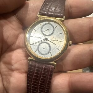 Vtg Pulsar Mens Watch 33mm V254-0080 Gold Tone Leather Missing Second Stick Read